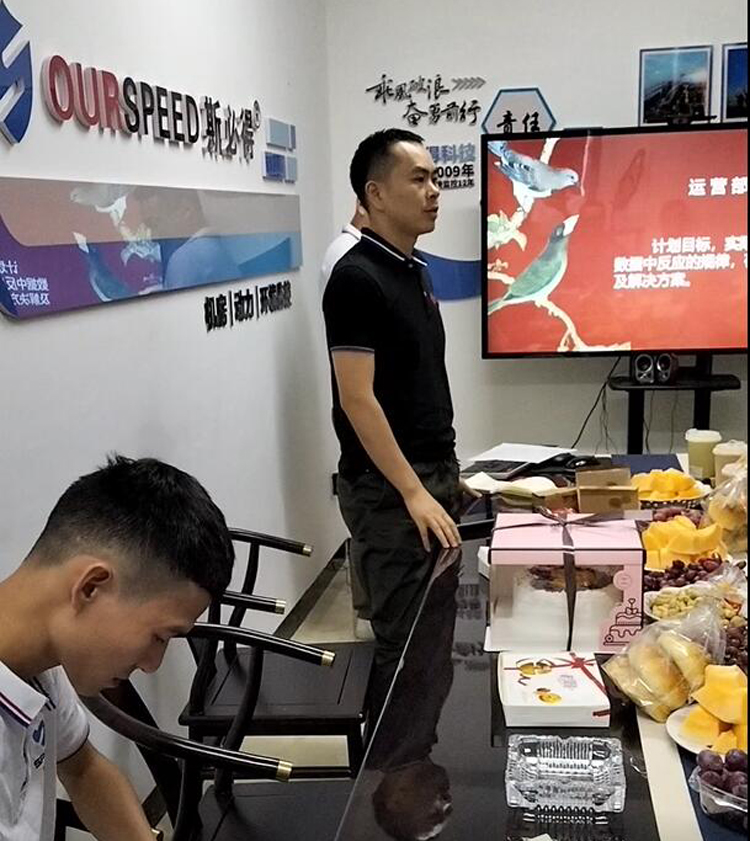 开云官方网站登录入口科技召开9月份总结会暨生日会